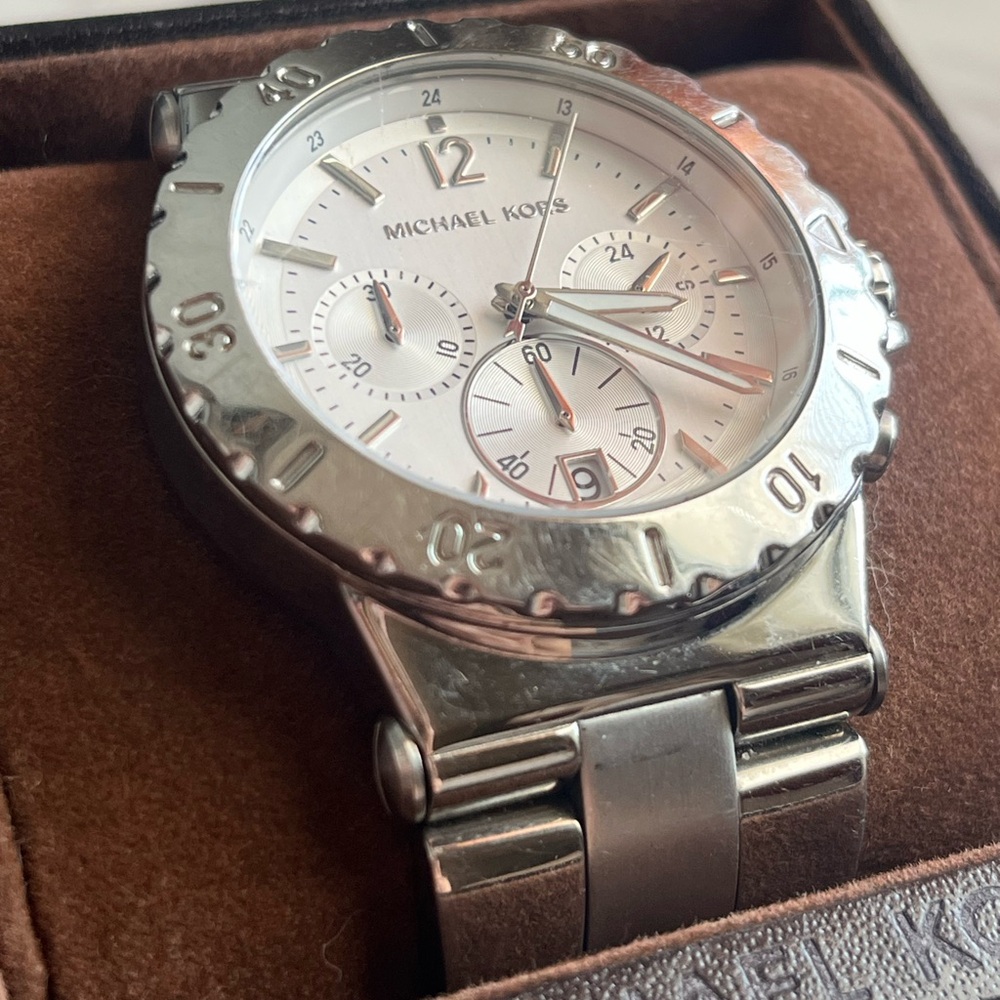 Michael Kors Unisex MK5312 Silver Stainless-Steel Quartz Chronograph Watch - Picture 6 of 11